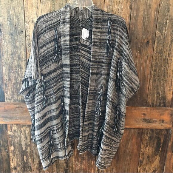 John Schultz OS Handmade Gray BOHO Tassle Kimono Western Funky Style Knit Cape - Picture 3 of 10